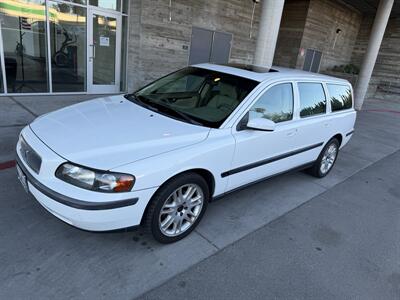 2004 Volvo V70 2.5T - Photo 1 - Tarzana, CA 91356