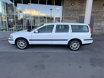 2004 Volvo V70 2.5T - Photo 3 - Tarzana, CA 91356
