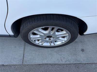 2004 Volvo V70 2.5T - Photo 10 - Tarzana, CA 91356