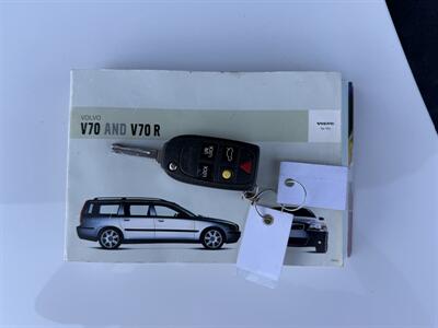 2004 Volvo V70 2.5T - Photo 19 - Tarzana, CA 91356