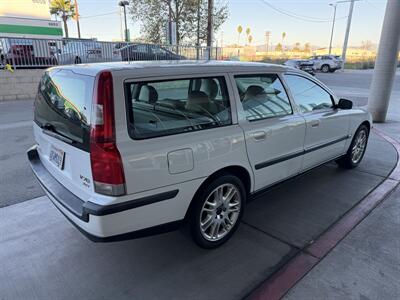2004 Volvo V70 2.5T - Photo 6 - Tarzana, CA 91356