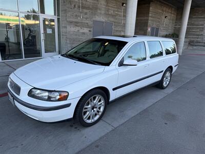 2004 Volvo V70 2.5T - Photo 2 - Tarzana, CA 91356
