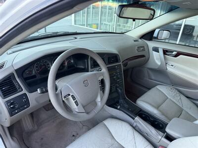 2004 Volvo V70 2.5T - Photo 11 - Tarzana, CA 91356
