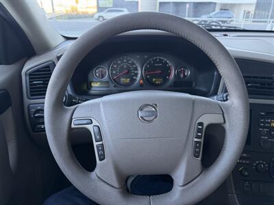 2004 Volvo V70 2.5T - Photo 20 - Tarzana, CA 91356