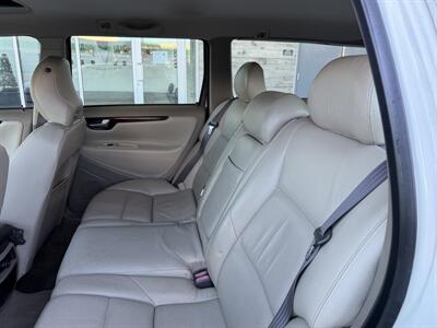 2004 Volvo V70 2.5T - Photo 14 - Tarzana, CA 91356