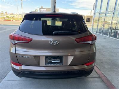 2016 Hyundai TUCSON SE   - Photo 5 - Tarzana, CA 91356