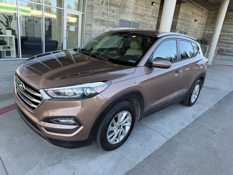 2016 Hyundai TUCSON SE   - Photo 1 - Tarzana, CA 91356