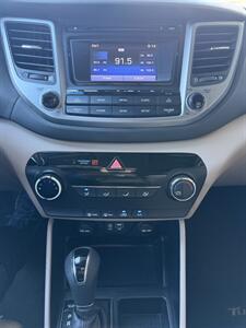 2016 Hyundai TUCSON SE   - Photo 22 - Tarzana, CA 91356