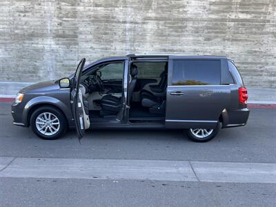 2019 Dodge Grand Caravan SXT   - Photo 4 - Tarzana, CA 91356