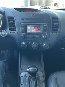 2014 Kia Forte EX   - Photo 18 - Tarzana, CA 91356
