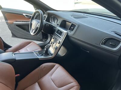 2015 Volvo V60 T5 Platinum   - Photo 16 - Tarzana, CA 91356