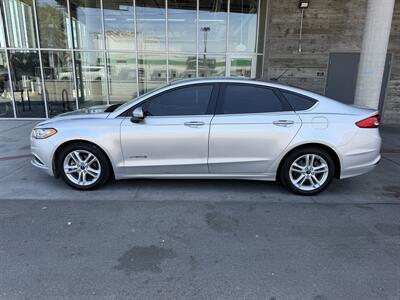 2018 Ford Fusion Hybrid SE - Photo 2 - Tarzana, CA 91356