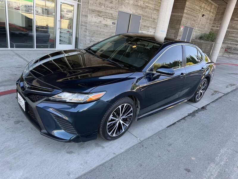 2019 Toyota Camry SE  