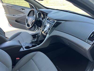 2013 Hyundai SONATA GLS   - Photo 13 - Tarzana, CA 91356