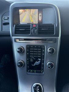 2017 Volvo XC60 T5 Dynamic   - Photo 23 - Tarzana, CA 91356