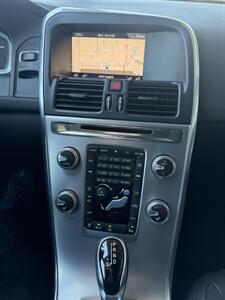 2017 Volvo XC60 T5 Dynamic   - Photo 21 - Tarzana, CA 91356