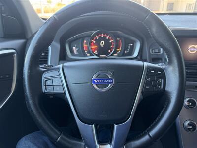 2017 Volvo XC60 T5 Dynamic   - Photo 18 - Tarzana, CA 91356