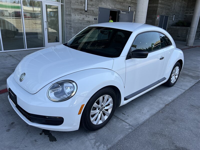 2014 Volkswagen Beetle 1.8T Entry PZEV - Photo 1 - Tarzana, CA 91356