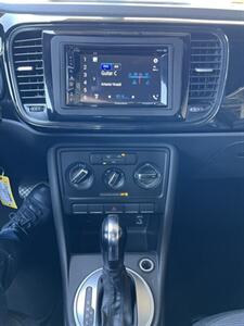 2014 Volkswagen Beetle 1.8T Entry PZEV   - Photo 17 - Tarzana, CA 91356