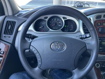 2006 Toyota Highlander Limited   - Photo 12 - Tarzana, CA 91356