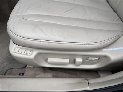 2000 Toyota Avalon XLS   - Photo 21 - Tarzana, CA 91356