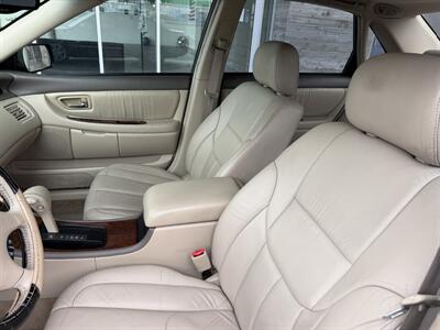 2000 Toyota Avalon XLS   - Photo 12 - Tarzana, CA 91356