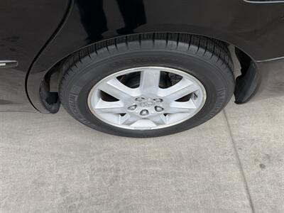 2000 Toyota Avalon XLS   - Photo 10 - Tarzana, CA 91356