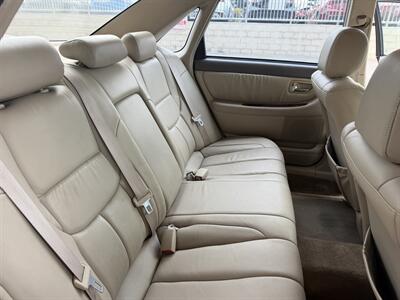 2000 Toyota Avalon XLS   - Photo 16 - Tarzana, CA 91356