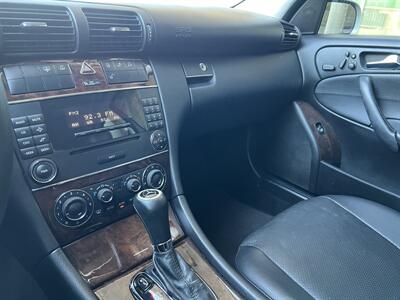 2005 Mercedes-Benz C 320   - Photo 19 - Tarzana, CA 91356