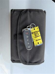 2013 Ford C-MAX Energi SEL   - Photo 15 - Tarzana, CA 91356