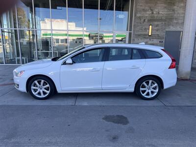 2016 Volvo V60 T5 Drive-E Premier   - Photo 2 - Tarzana, CA 91356