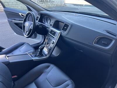 2016 Volvo V60 T5 Drive-E Premier   - Photo 15 - Tarzana, CA 91356
