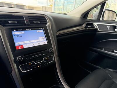 2017 Ford Fusion Hybrid SE   - Photo 22 - Tarzana, CA 91356