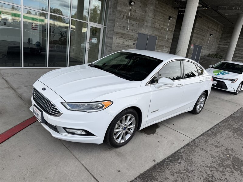 2017 Ford Fusion Hybrid SE's photo