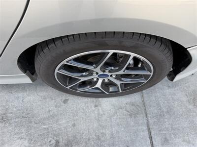 2016 Ford Focus SE - Photo 10 - Tarzana, CA 91356