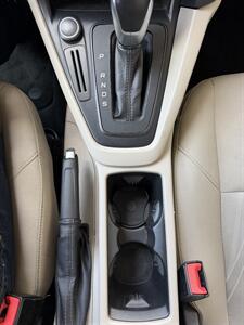 2016 Ford Focus SE - Photo 23 - Tarzana, CA 91356