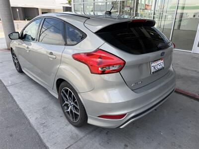 2016 Ford Focus SE - Photo 4 - Tarzana, CA 91356