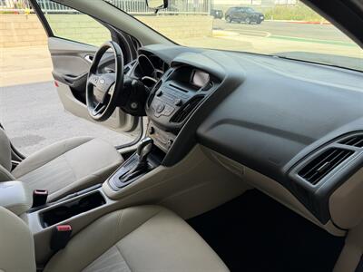 2016 Ford Focus SE - Photo 17 - Tarzana, CA 91356