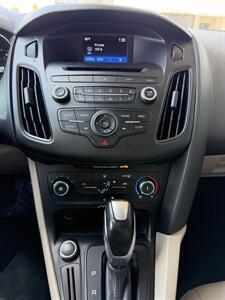 2016 Ford Focus SE - Photo 22 - Tarzana, CA 91356