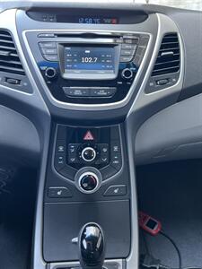 2014 Hyundai ELANTRA SE   - Photo 21 - Tarzana, CA 91356