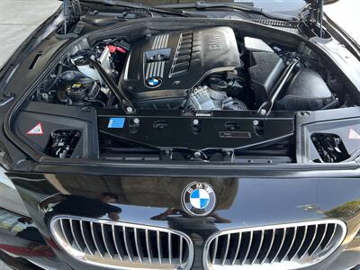 2011 BMW 5 Series 528i   - Photo 16 - Tarzana, CA 91356