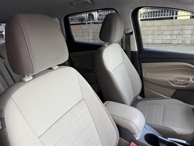 2013 Ford C-MAX Hybrid SE   - Photo 17 - Tarzana, CA 91356