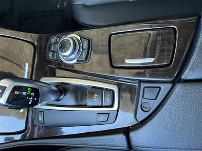 2011 BMW 5 Series 528i   - Photo 19 - Tarzana, CA 91356