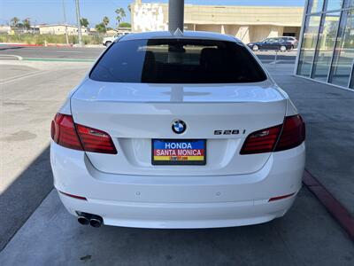 2011 BMW 5 Series 528i   - Photo 6 - Tarzana, CA 91356
