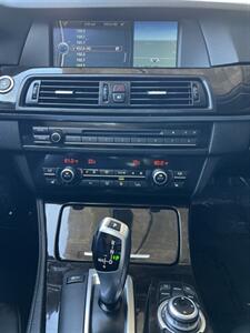 2011 BMW 5 Series 528i   - Photo 18 - Tarzana, CA 91356