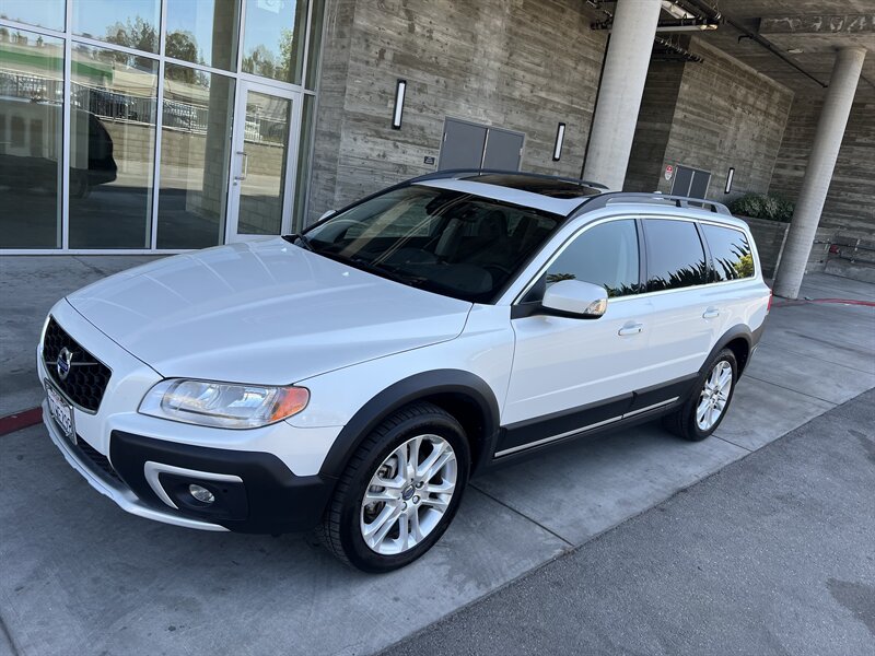 2016 Volvo XC70 T5 Premier - Photo 1 - Tarzana, CA 91356