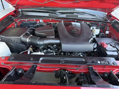 2022 Toyota Tacoma SR5 V6   - Photo 15 - Tarzana, CA 91356