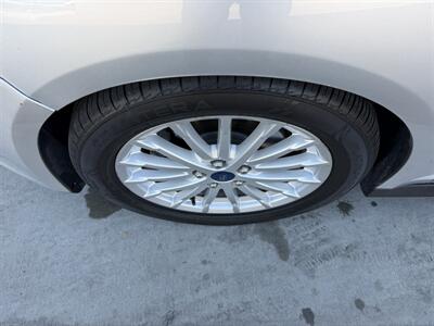 2015 Ford C-MAX Energi SEL - Photo 9 - Tarzana, CA 91356