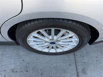 2015 Ford C-MAX Energi SEL - Photo 10 - Tarzana, CA 91356
