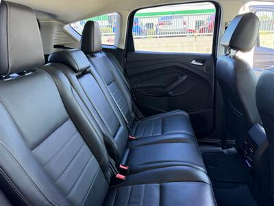 2015 Ford C-MAX Energi SEL - Photo 16 - Tarzana, CA 91356
